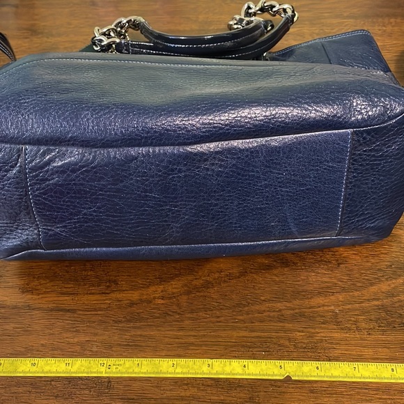 Coach leather shoulder bag. Great condition inside and out. - Picture 5 of 12